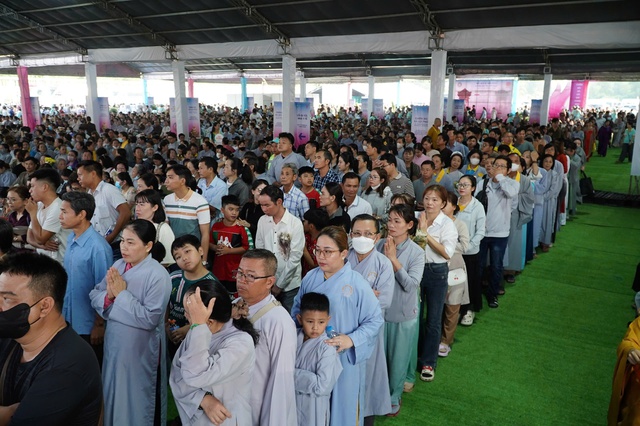 Ghi nhận sáng đầu tiên khai mở chiêm bái Xá lợi Đức Phật tại chùa Thanh Tâm - 11