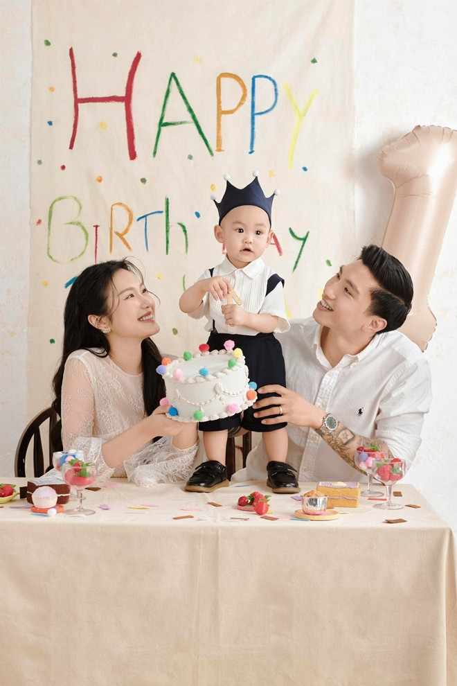 Doãn Hải My và Đoàn Văn Hậu mở tiệc mừng sinh nhật con trai, có NSƯT Quang Thắng góp mặt - 8