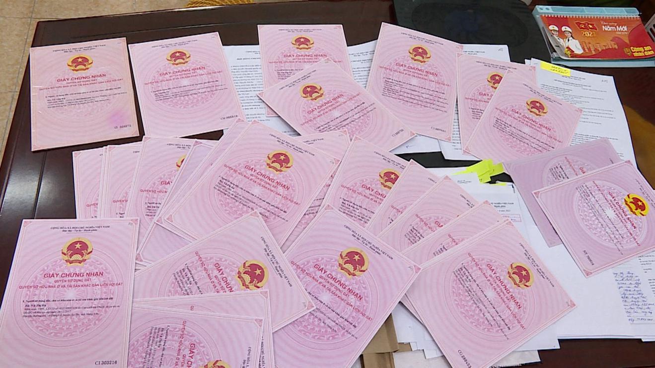 Quy định mới nhất về mức phạt đối với làm sổ đỏ giả trong mua bán nhà đất năm 2025 - 1