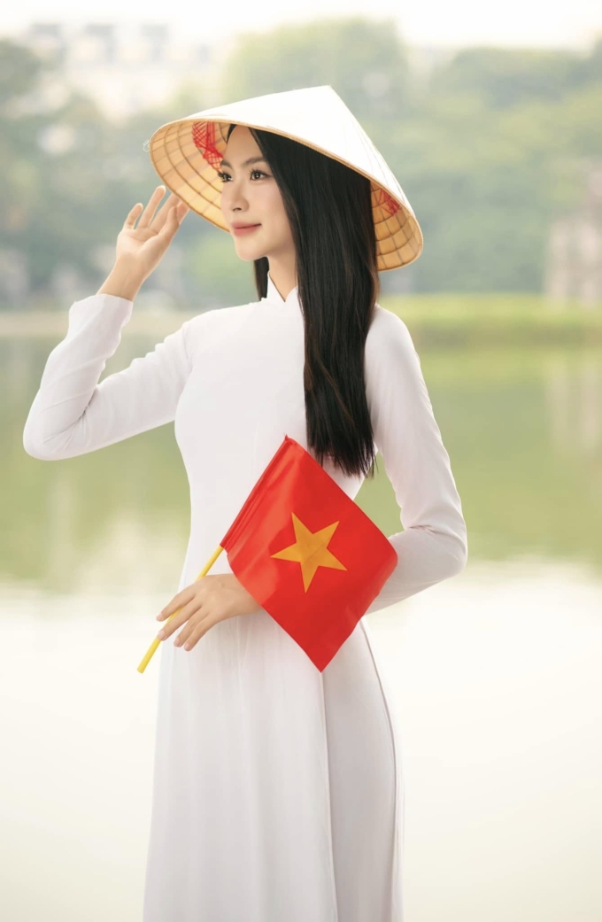 Người đẹp cho biết được gia đình ủng hộ nhiệt tình khi thi nhan sắc. Cô muốn cho bố mẹ thấy mình trưởng thành hơn qua từng vòng thi.