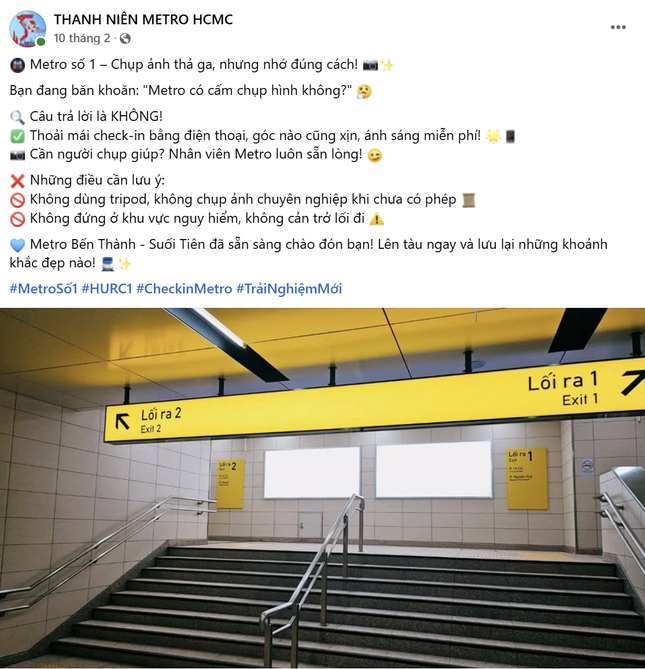 Các bạn trẻ vẫn có thể sử dụng điện thoại để check-in tại Metro số 1.