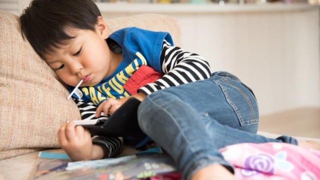 Các chuyên gia đồng ý rằng trẻ không nhất thiết chán hơn trước, nhưng khả năng chịu đựng sự chán đã giảm đi vì tiếp xúc quá nhiều với giải trí tức thì và công nghệ. Ảnh minh họa