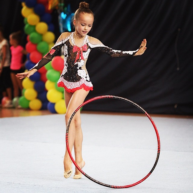 Kristina từng giành huy chương vàng môn thể dục dụng cụ tại một giải đấu ở Tatarstan năm 2013.