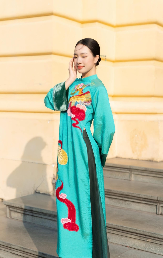 Người đẹp gốc Hạ Long tốt nghiệp Đại học Văn hóa Hà Nội, gắn bó với công việc người mẫu tự do từ khi còn là sinh viên.