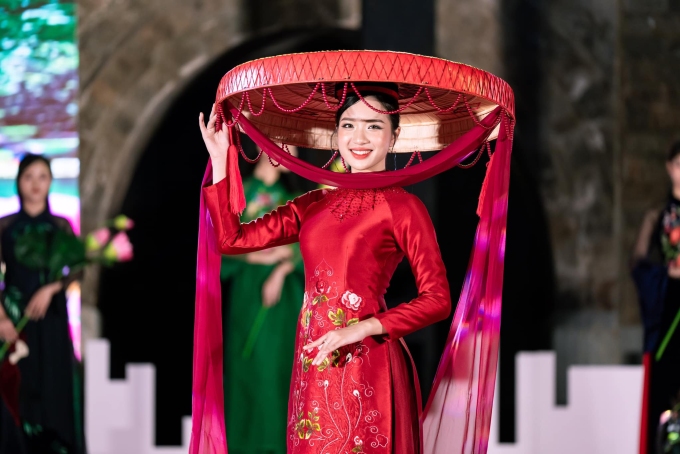Bên cạnh làm mẫu, Thanh Giang mong muốn phát triển kỹ năng để trở thành một thuyết minh viên giỏi, truyền tải tới các bạn trẻ những kiến thức về lịch sử, ý nghĩa của các di tích, danh lam thắng cảnh của Việt Nam.