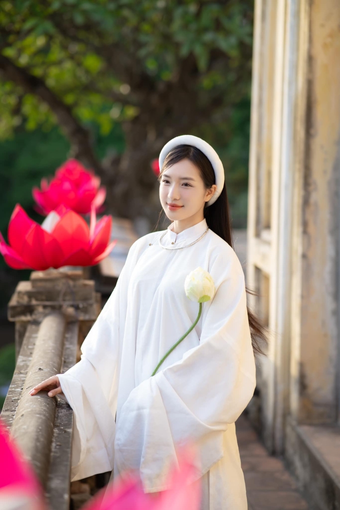 Tôi thấy không lạ khi mọi người có chút lấn cấn về mình nhưng luôn tự tin rằng ngoại hình của mình là nguyên bản từ khi cha sinh mẹ đẻ. Tôi luôn biết ơn bố mẹ đã cho mình hình hài này, Thanh Giang nói.