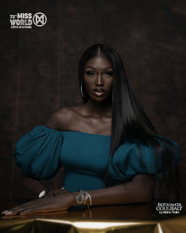 Bất ngờ với nhan sắc thực của amp;#34;viên ngọc đenamp;#34; từng gây xôn xao Miss World 2025 - 4