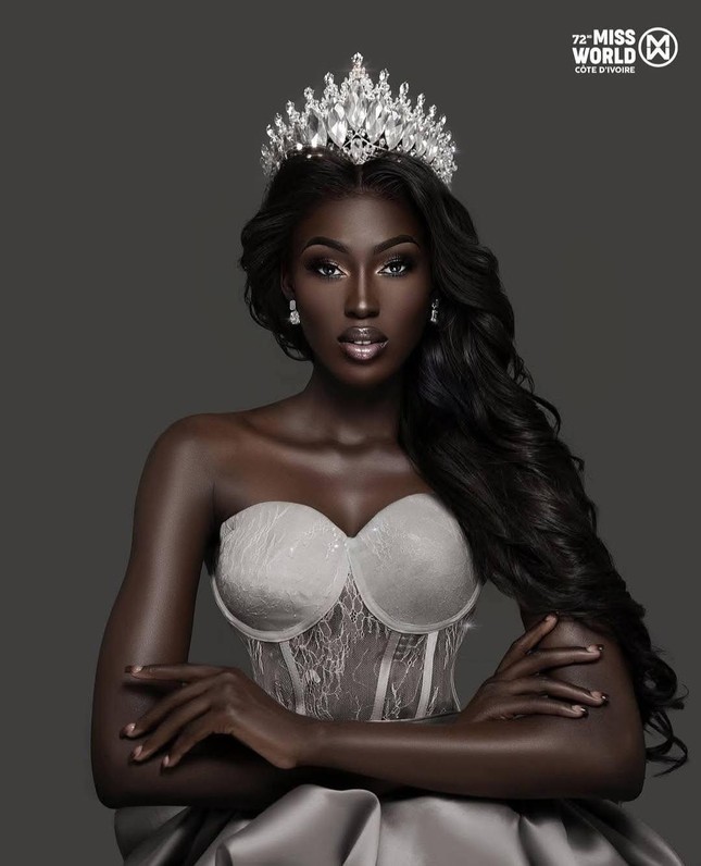Bất ngờ với nhan sắc thực của amp;#34;viên ngọc đenamp;#34; từng gây xôn xao Miss World 2025 - 2