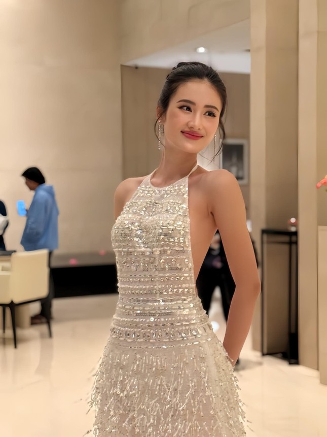 Miss World 2025: Thay đổi style liên tục, Hoa hậu Ý Nhi vẫn bị góp ý một chi tiết - 4