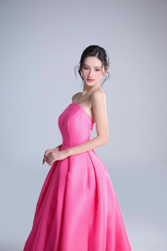 Miss World 2025: Thay đổi style liên tục, Hoa hậu Ý Nhi vẫn bị góp ý một chi tiết - 10