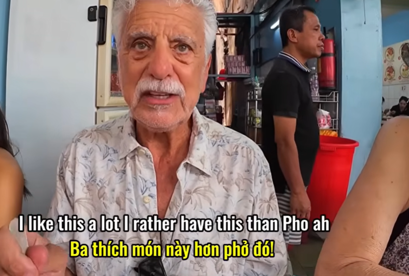 Khách Tây trở lại Việt Nam, ăn một món ở quán gần 30 năm, khen ngon hơn phở - 3
