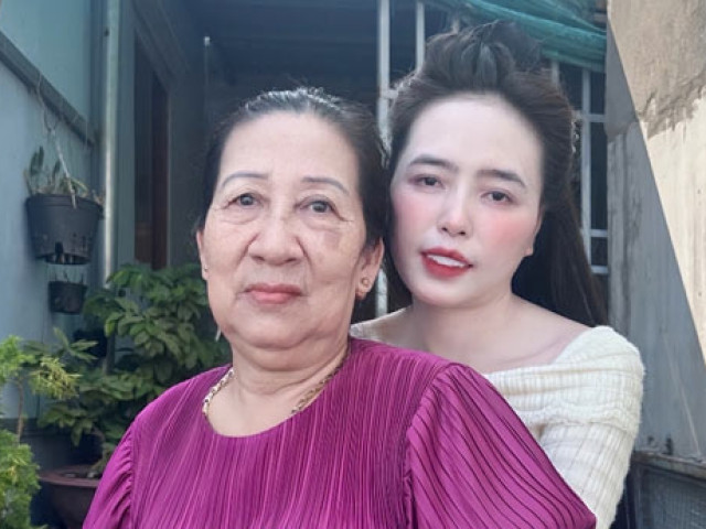 Gả chồng cho con dâu cũ, người mẹ ở TPHCM khóc nức nở tại đám cưới