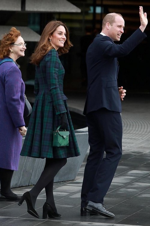 Những chiếc túi hiệu lạ lẫm trong bộ sưu tập của Công nương Kate Middleton - 2