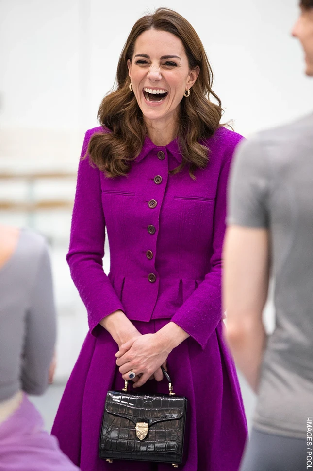 Những chiếc túi hiệu lạ lẫm trong bộ sưu tập của Công nương Kate Middleton - 3