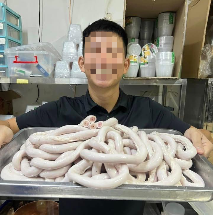 Chủ cơ sở Lòng Chát quán đăng hình ảnh khoe lòng se điếu.