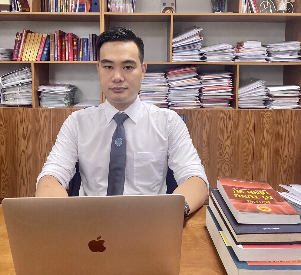 Theo luật sư Chu Quỳnh Vương, sau khi sự việc xảy ra, dù chủ quán lòng đã công khai xin lỗi người tiêu dùng nhưng chủ quán Lòng Chát vẫn phải chịu trách nhiệm trước những hành vi đã thực hiện.