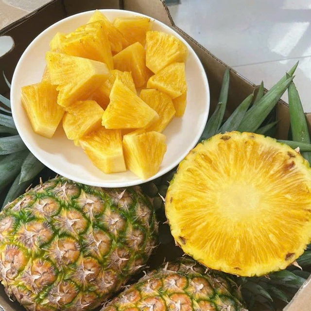 Dứa là loại trái cây mùa hè có mùi vị thơm ngon và mang lại nhiều lợi ích cho sức khỏe.