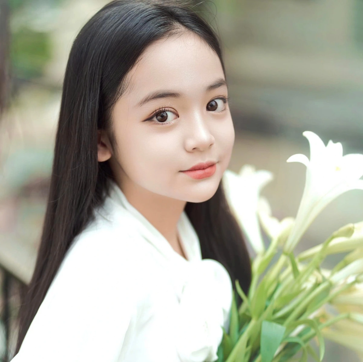 Chu Diệp Anh - nữ diễn viên nhí không chỉ gây ấn tượng với diễn xuất đi vào lòng người mà còn nổi bật với nhan sắc trong sáng, thuần khiết.