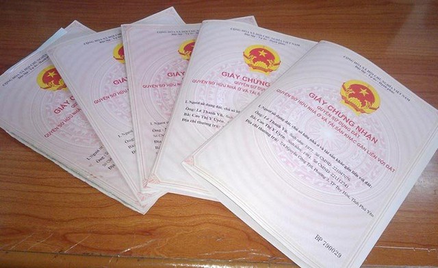 Thủ tục cấp sổ đỏ cho từng cá nhân trong hộ gia đình theo quy định của Luật Đất đai 2024 có một số điểm thay đổi đáng chú ý so với các quy định trước đây. Ảnh minh họa: TL