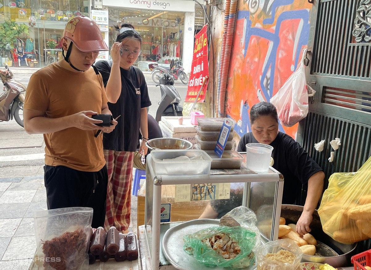 Bánh mì 12.000 đồng ở phố cổ Hà Nội - 7