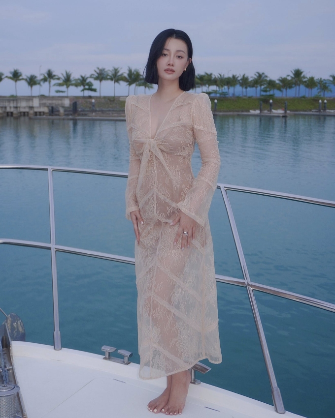 MC Quỳnh Chi đưa con gái ba tháng tuổi du lịch biển - 8