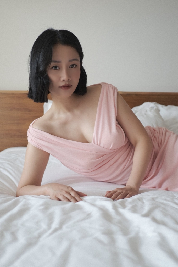 MC Quỳnh Chi đưa con gái ba tháng tuổi du lịch biển - 11