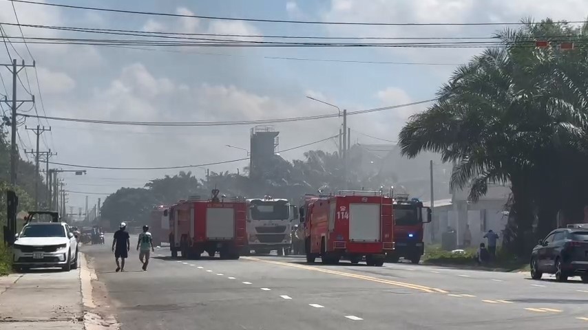 Cháy công ty trong khu công nghiệp Sóng Thần 3 - 1
