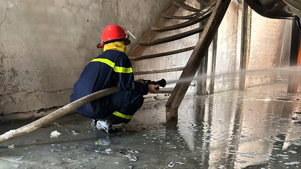 Clip: Một công ty trong khu công nghiệp bị cháy.