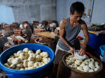 Nghề muối cà hơn 300 năm tuổi của ngôi làng Hà Nội