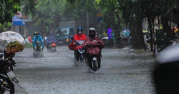 Miền Bắc tiếp tục mưa dông, cục bộ có nơi mưa rất to.