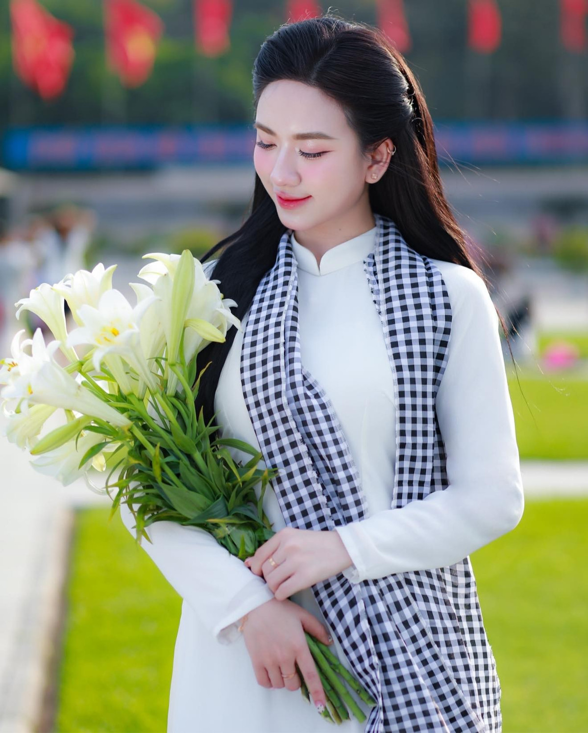 Nữ MC Nghệ An sở hữu tên lạ gây sốt với visual vạn người mê - 2