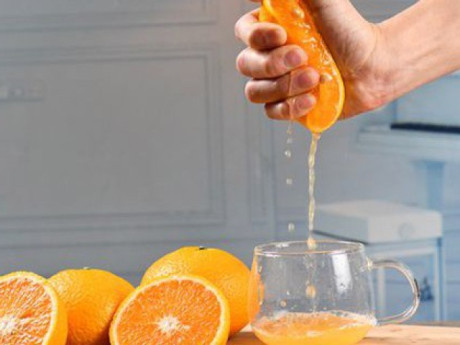 Uống nước cam hay ăn cam cả quả tốt hơn?