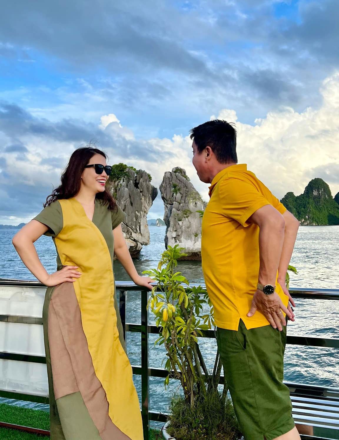 Cả hai cùng quan điểm không cần ràng buộc nhau bằng một đám cưới, cứ sống thật tốt, đối xử với nhau bằng sự tử tế, vui là đủ. Vì thế, họ đang tận hưởng những ngày tháng ngọt ngào bên nhau. 
