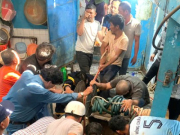 Nghẹt thở giải cứu hai bố con bất tỉnh, thiếu oxy khi rơi xuống giếng sâu