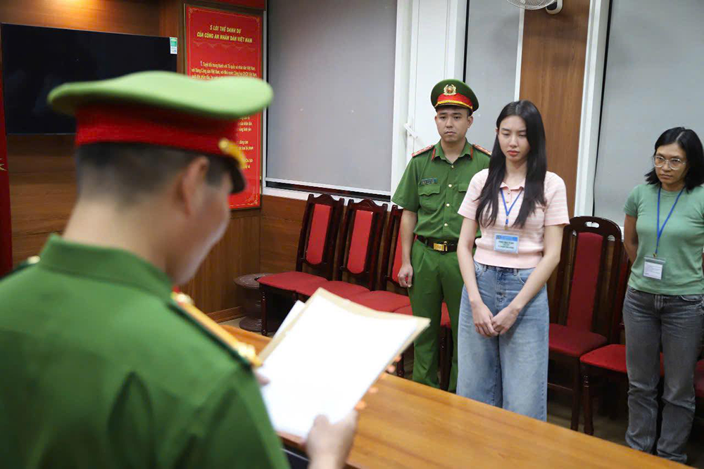 Hoa hậu Nguyễn Thúc Thuỳ Tiên khi bị khởi tố, bắt tạm giam. Ảnh: Bộ Công an
