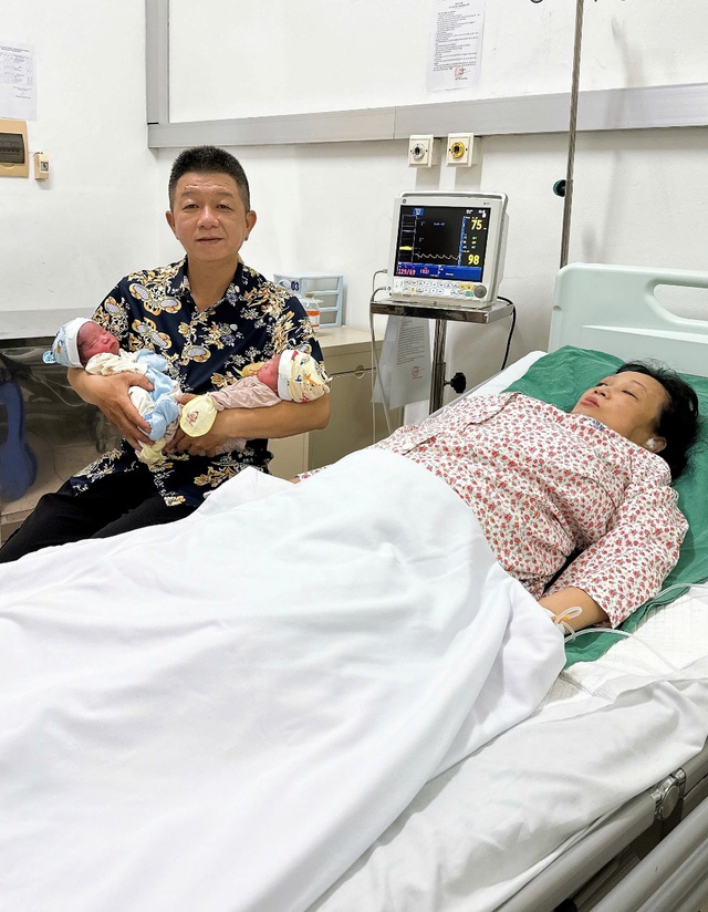 Sức khỏe sản phụ và hai em bé ổn định. Ảnh BVCC