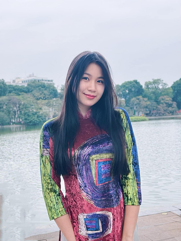 Con gái Lưu Thiên Hương tuổi 20 tài năng, nhan sắc như hoa hậu - 7