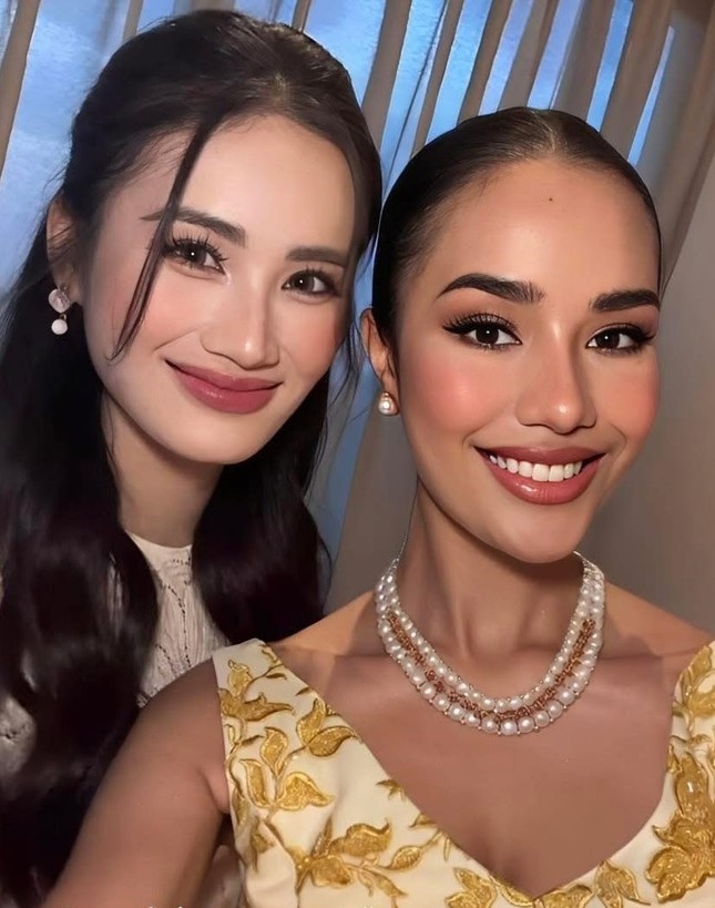 Đối thủ của Ý Nhi chính là bạn cùng phòng - người đẹp Thái Lan.