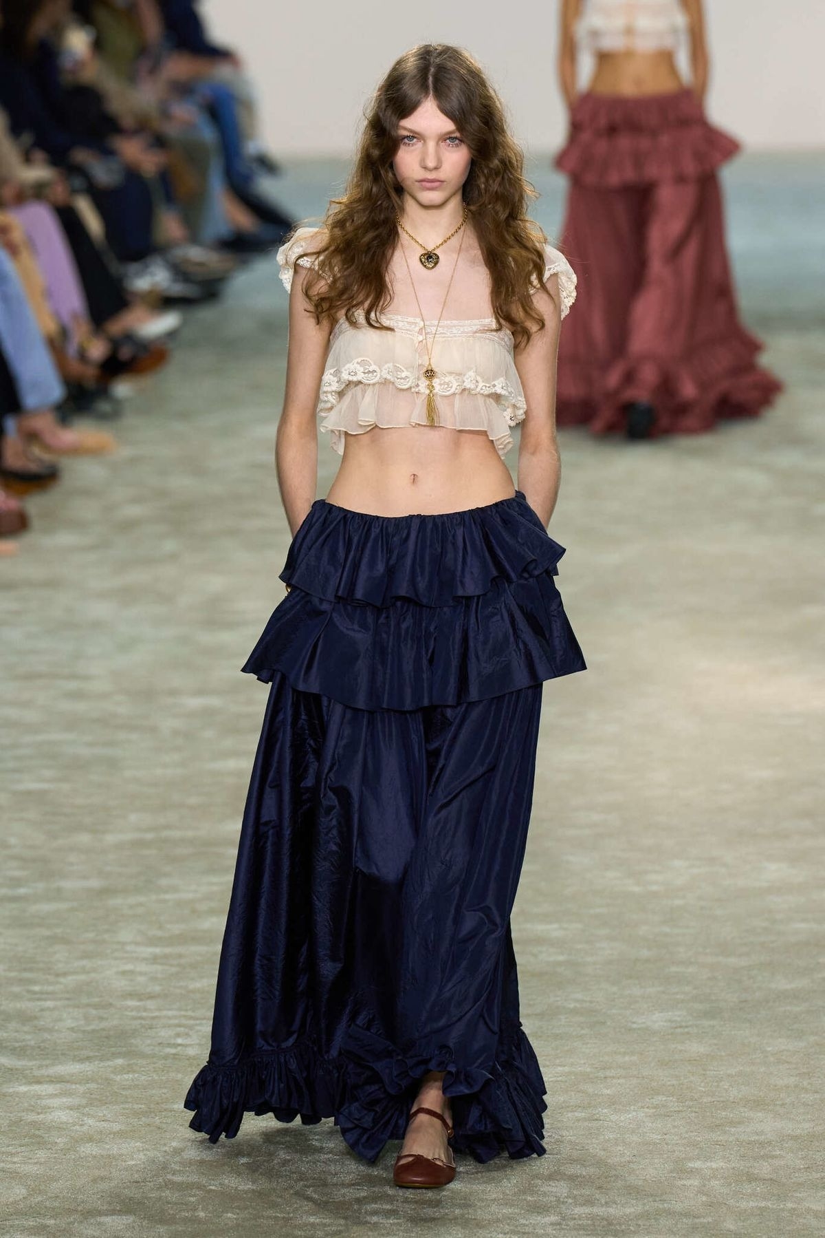 img src/upload/2-2025/images/2025-05-23/1747963353-hailey-bieber-7775-width1198height1797.jpg width660 /