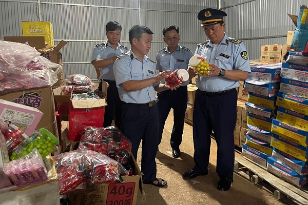 Cao Bằng: Thu giữ trên 5.000 sản phẩm mỹ phẩm không rõ nguồn gốc và thực phẩm nhập lậu - 1