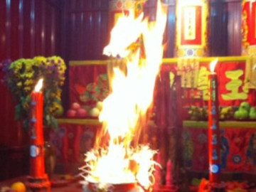 Phát hiện một trong hai dấu hiệu này trên ban thờ hãy kiểm tra ngay lập tức việc thờ cúng trong nhà