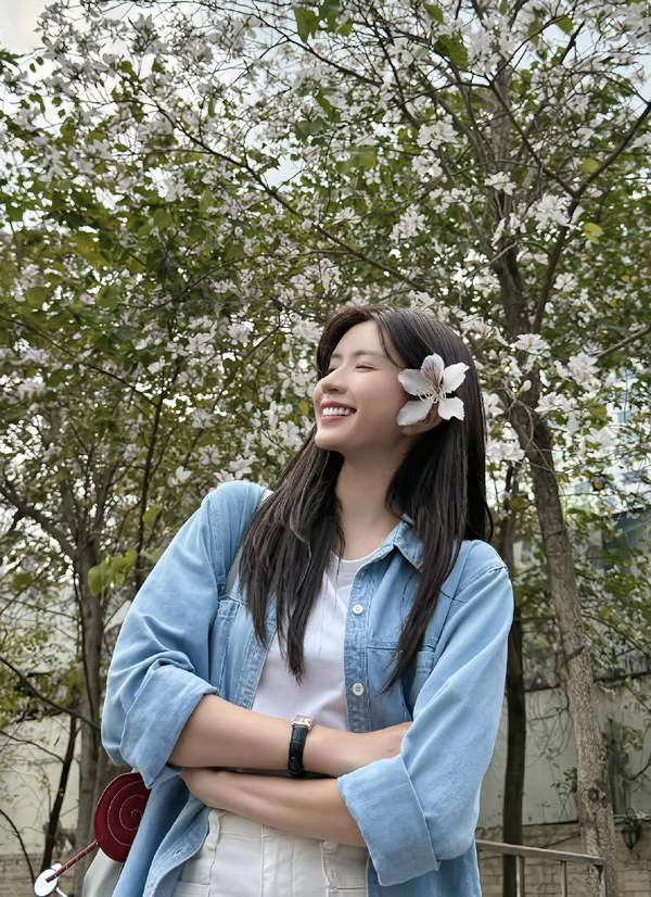 Nữ diễn viên chọn ăn nhiều rau xanh, quả chín và không nạp quá nhiều tinh bột. Ngoài ra việc tham gia diễn xuất năng động trong công việc cũng giúp nữ diễn viên siết cân, giữ dáng.