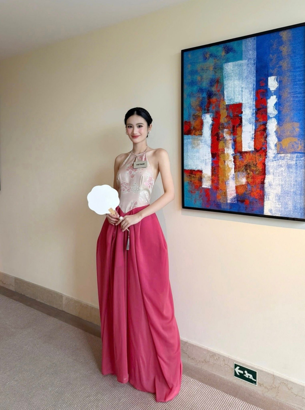 Miss World 2025: Loạt trang phục đậm tinh thần văn hóa Việt của Hoa hậu Ý Nhi - 2