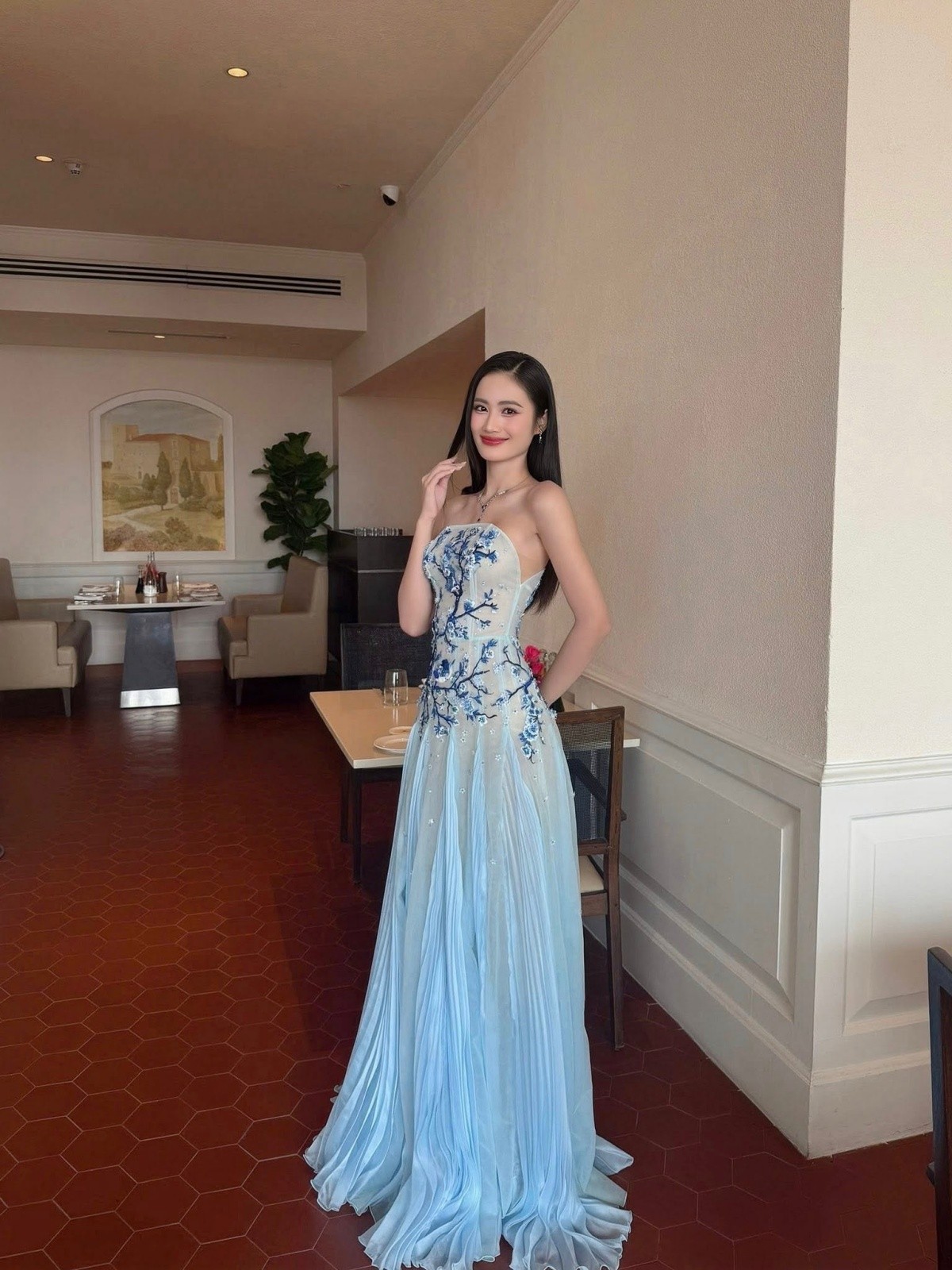 Miss World 2025: Loạt trang phục đậm tinh thần văn hóa Việt của Hoa hậu Ý Nhi - 7