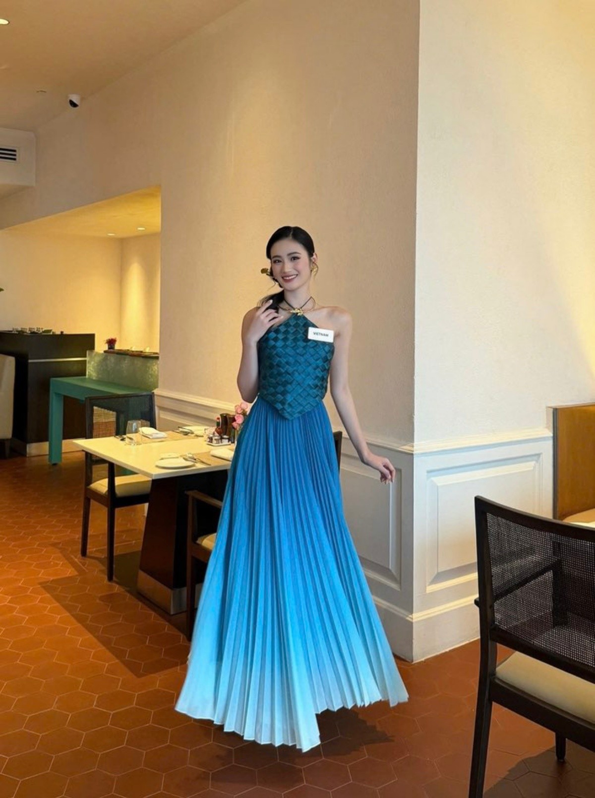 Miss World 2025: Loạt trang phục đậm tinh thần văn hóa Việt của Hoa hậu Ý Nhi - 10