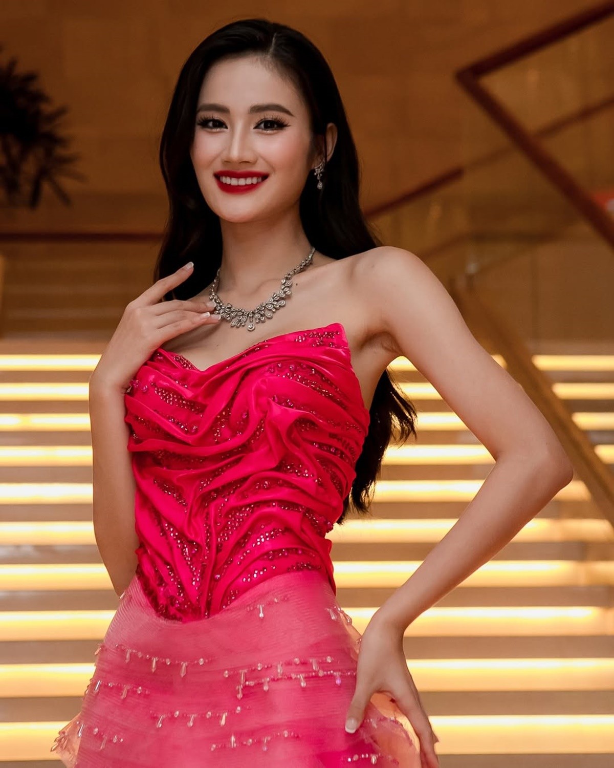 Miss World 2025: Loạt trang phục đậm tinh thần văn hóa Việt của Hoa hậu Ý Nhi - 4