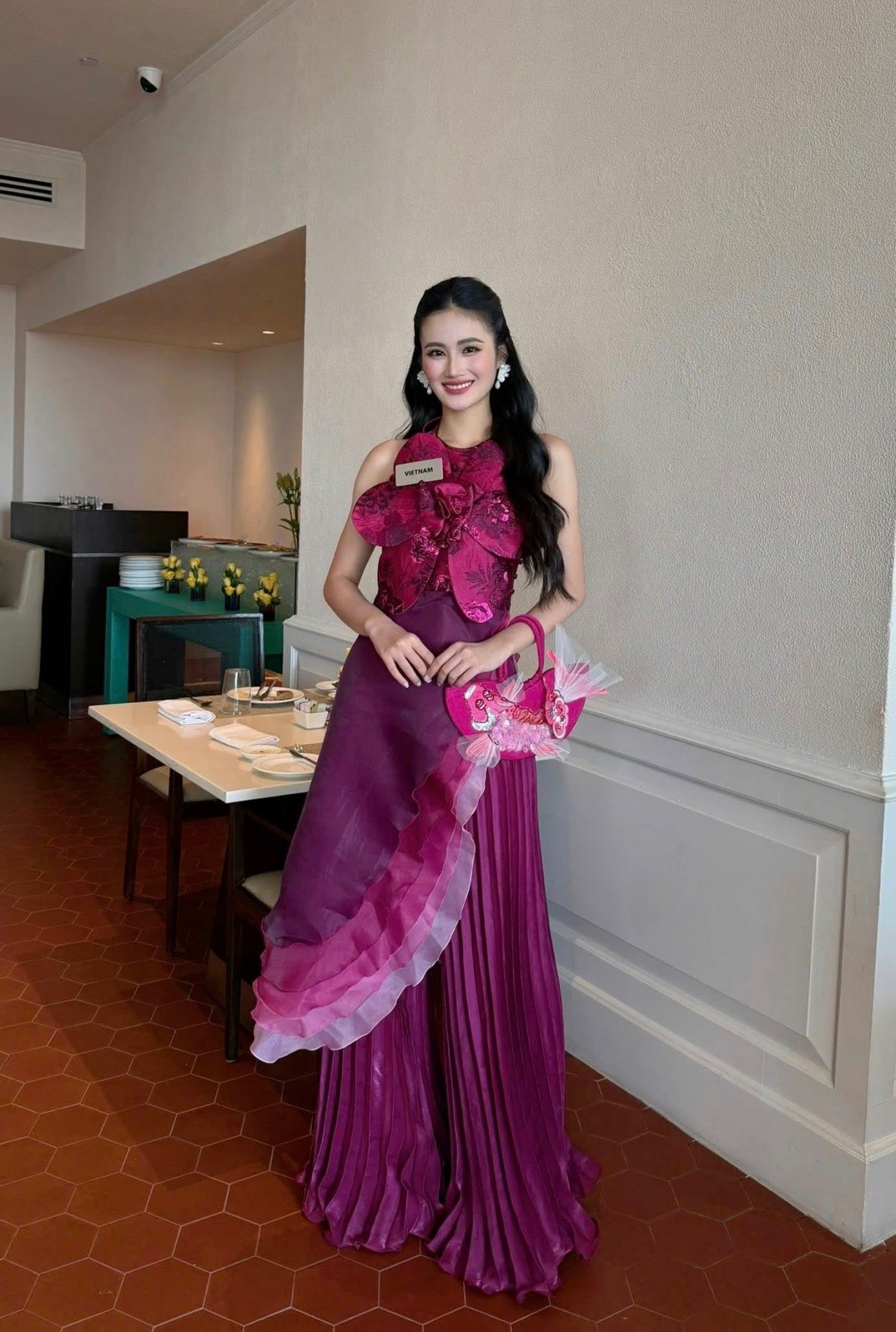 Miss World 2025: Loạt trang phục đậm tinh thần văn hóa Việt của Hoa hậu Ý Nhi - 13