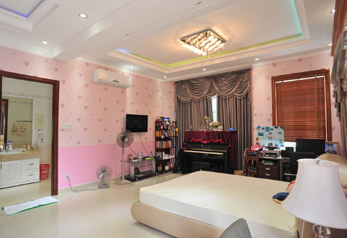 Phòng riêng của cô con gái đầu tiên.