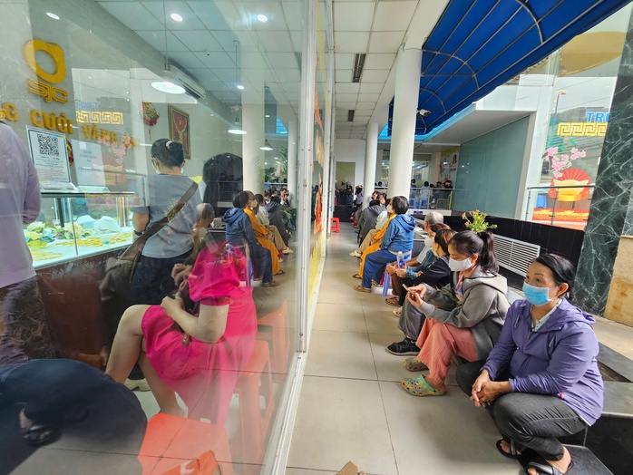 Nhiều người kỳ vọng giá vàng miếng SJC sẽ giảm về sát với giá thế giới, thu hẹp cách biệt sau chỉ đạo nóng của Tổng bí thư về chính sách quản lý thị trường vàng