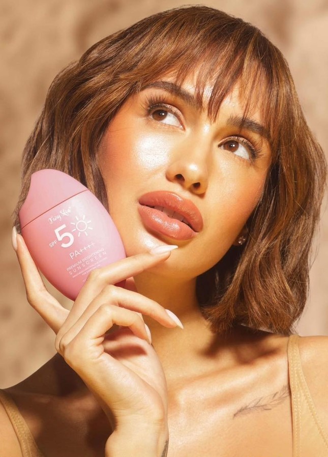 Vậy tại sao không chọn những loại kem chống nắng có SPF càng cao càng tốt. Đúng là có rất nhiều sản phẩm tốt có SPF 70 và SPF 100, đi kèm với giá tiền đắt đỏ, tuy nhiên từ SPF 50 trở lên thì chúng không có nhiều khác biệt.